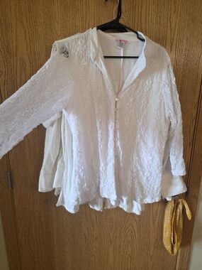 Vintage White Lace Button-Front Women's Top